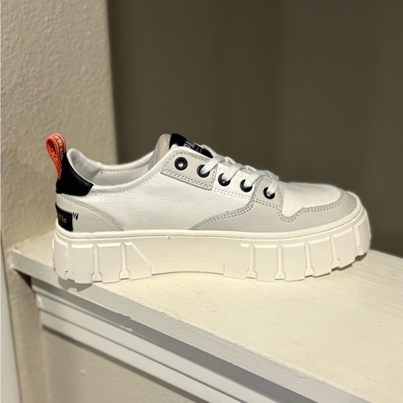 Palladium Pallatower Lo Star White Leather Platform Sneaker  Womens 6 Youth 4.5Y - Picture 5 of 10